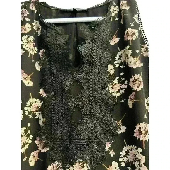 White House Black Market Floral Ruffle Hip Whimsigoth Blouse sz Small - Picture 3 of 8